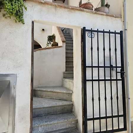 N'est - Di Design In Centro Storico A 게스트하우스 3*