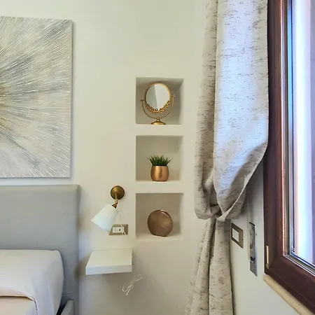 N'est - Di Design In Centro Storico A 게스트하우스 3*