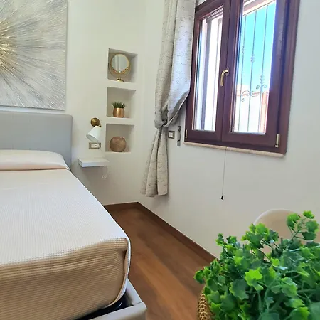 N'est - Di Design In Centro Storico A 게스트하우스 3*