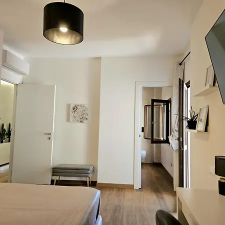 게스트하우스 N'est - Di Design In Centro Storico A 3*