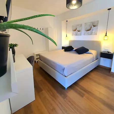 N'est - Di Design In Centro Storico A 3*