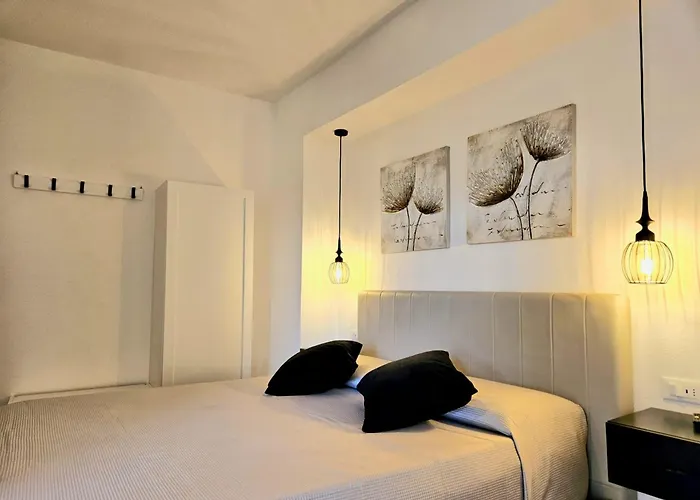 N'est - Di Design In Centro Storico A Pensión Orosei